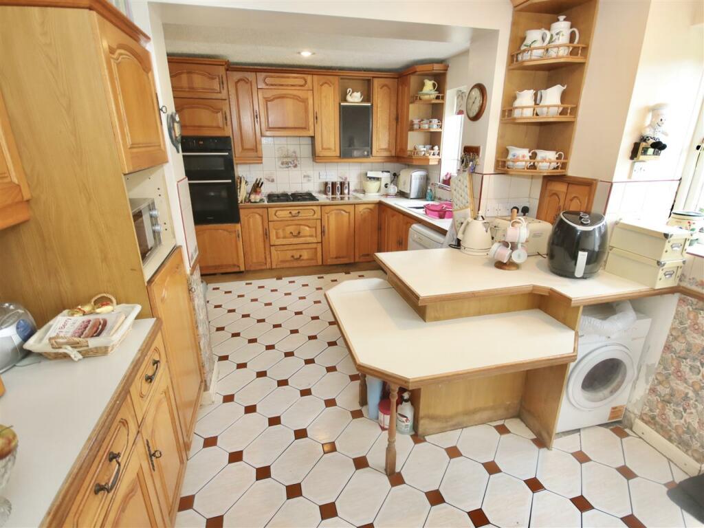 4 bedroom detached house for sale in Harford Close, Chippenham, SN15