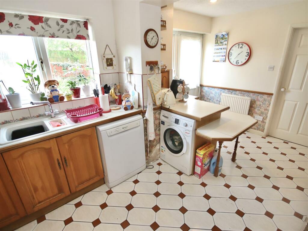 4 bedroom detached house for sale in Harford Close, Chippenham, SN15