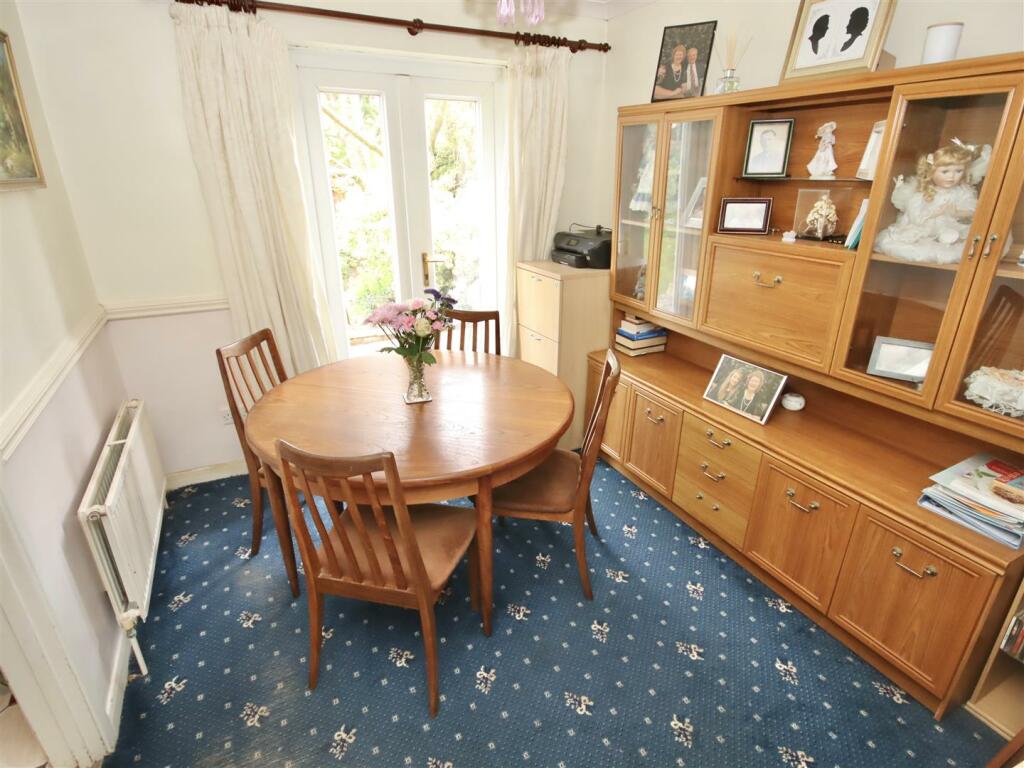 4 bedroom detached house for sale in Harford Close, Chippenham, SN15