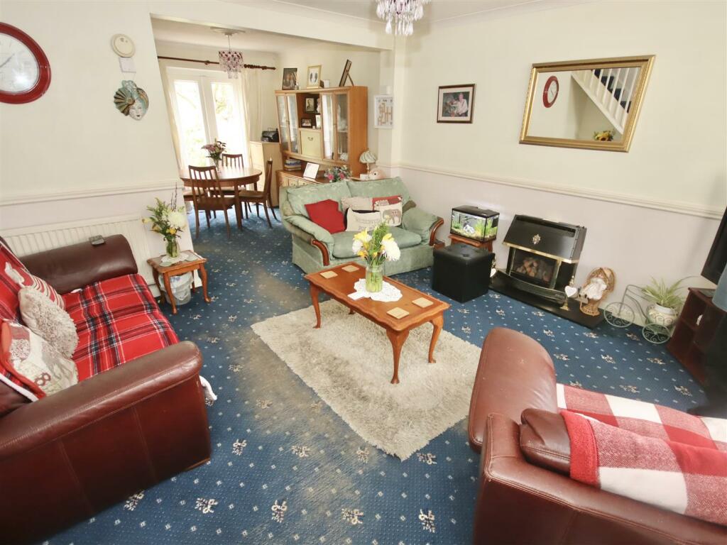 4 bedroom detached house for sale in Harford Close, Chippenham, SN15