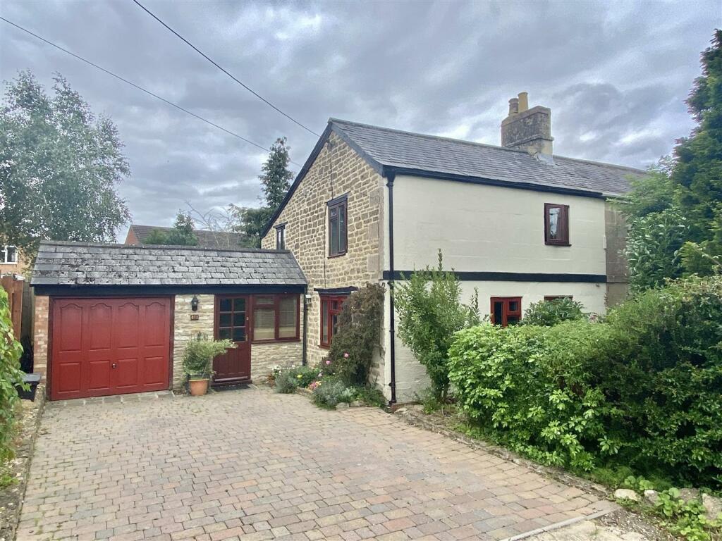 3 bedroom character property for sale in Snarlton Lane, Melksham, SN12