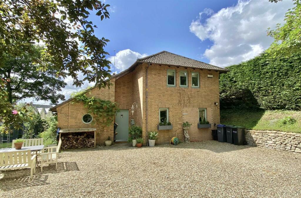 4 bedroom detached house for sale in Lowden Hill, Chippenham, SN15
