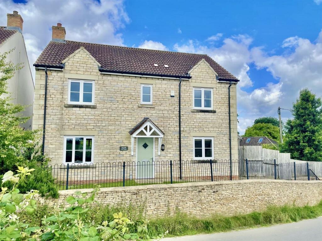 4 bedroom detached house for sale in Nettleton Road, Burton, Chippenham