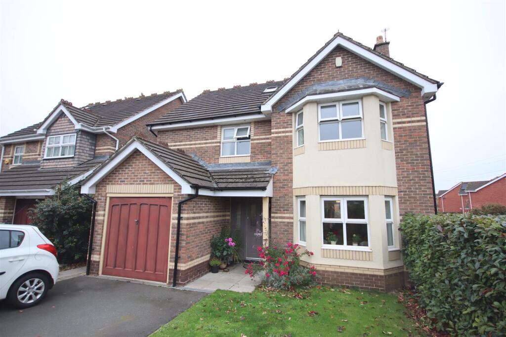 6 bedroom detached house