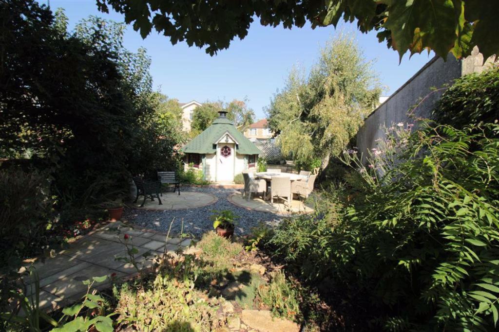 5 bedroom semidetached house for sale in Marshfield Road, Chippenham