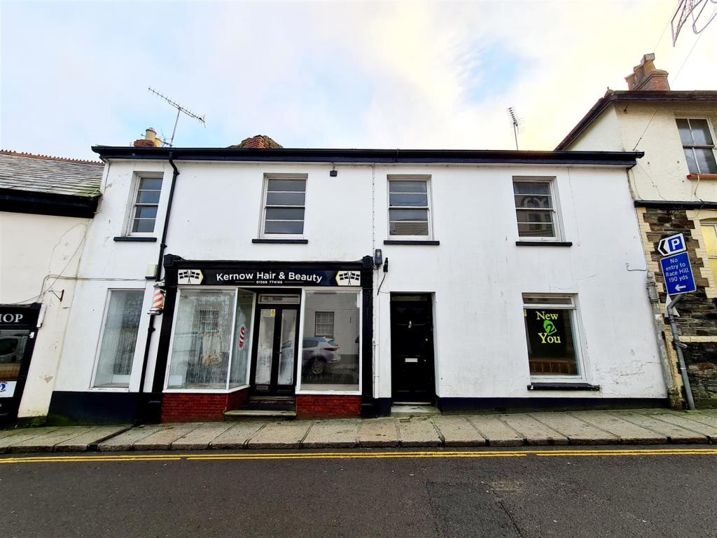 2 bedroom flat for sale in Exeter Street, Launceston, PL15