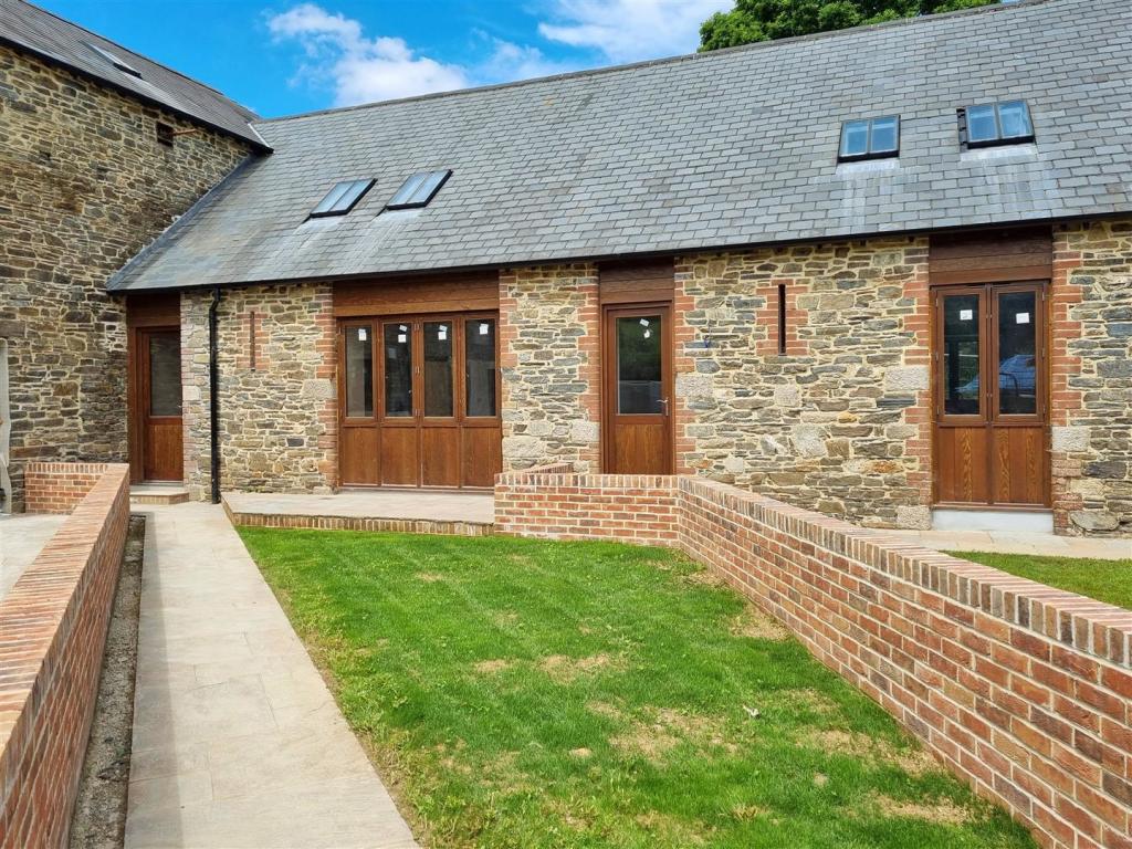 2 bedroom barn conversion for sale in Nr Lezant, Launceston, PL15