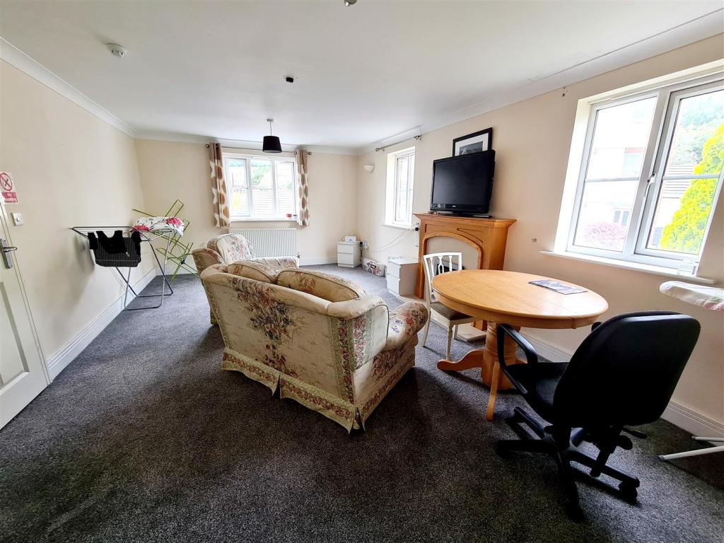 6 bedroom detached house for sale in Kensey Valley Meadow, Launceston, PL15