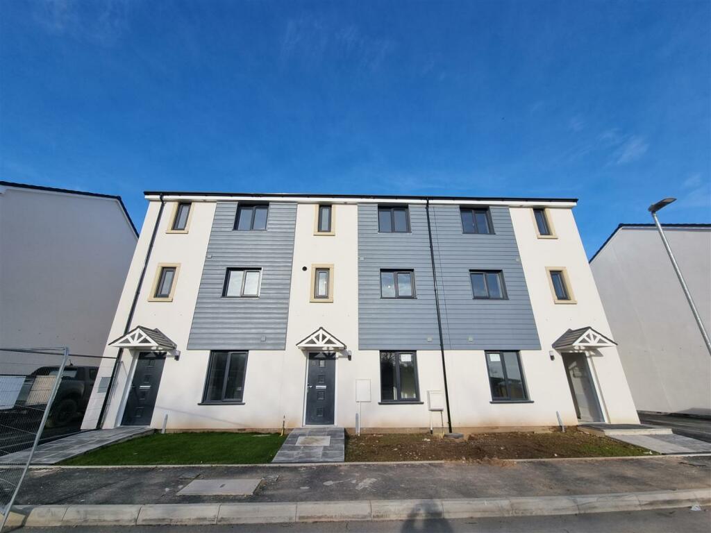 4 bedroom terraced house for sale in Hay Crescent, Launceston, PL15