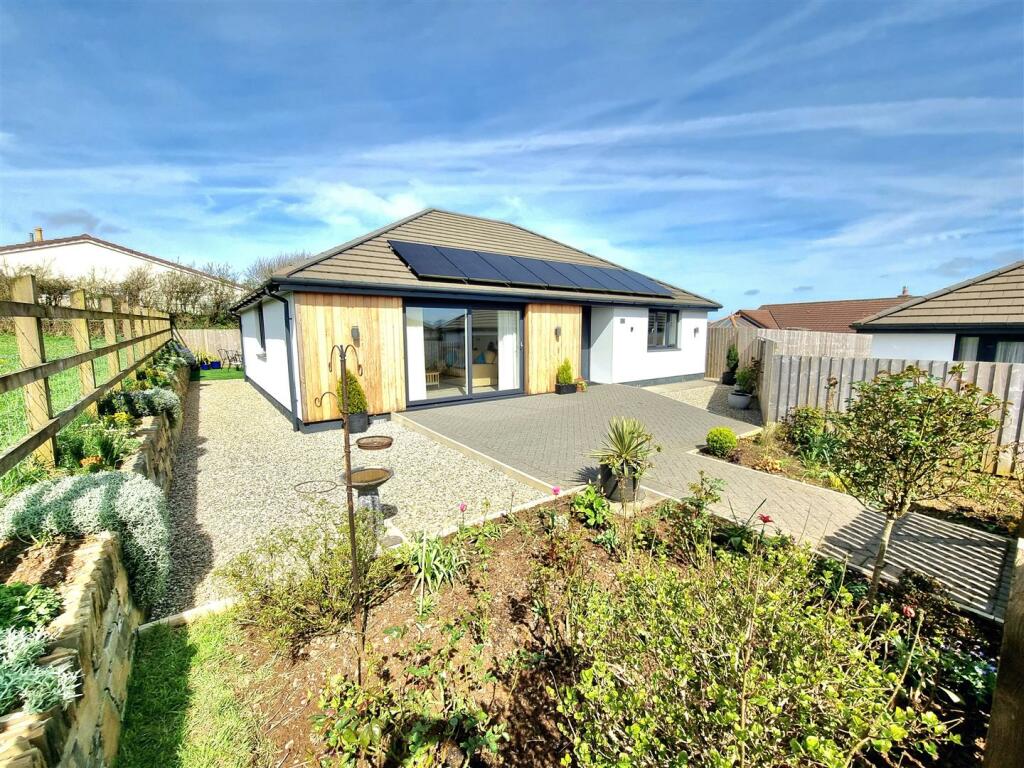 3 bedroom detached bungalow for sale in Green Meadows, Camelford, PL32