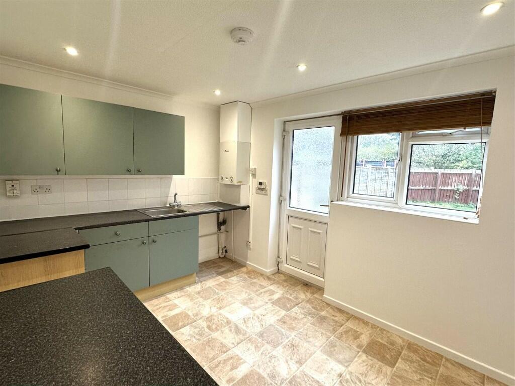 2 bedroom semidetached house for rent in Favenfield Road, Thirsk