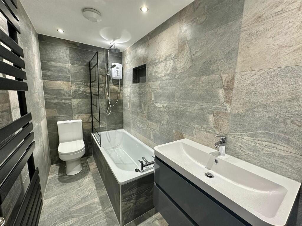 Main image of property: Flat 5 Royal Oak, 13 Market Place
