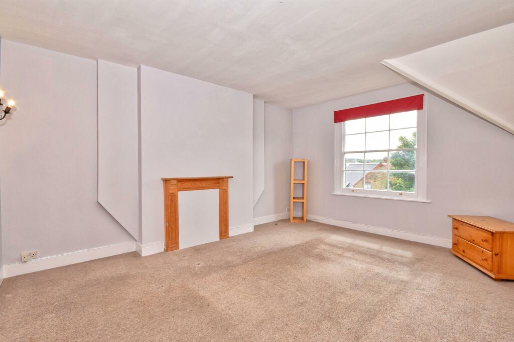 2 bedroom flat for rent in Babington Road, Streatham, SW16