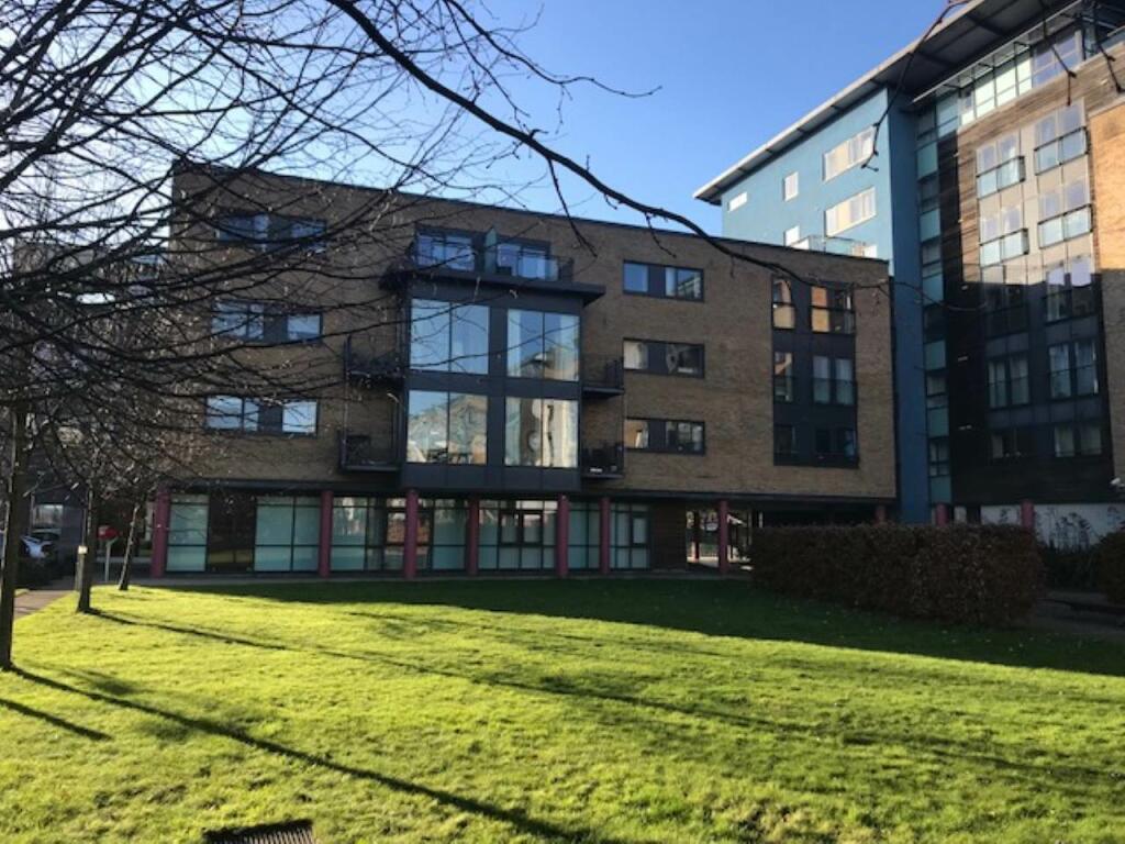 2 bedroom flat for rent in Flatholme House, Ferry Court, Prospect Place, CF11