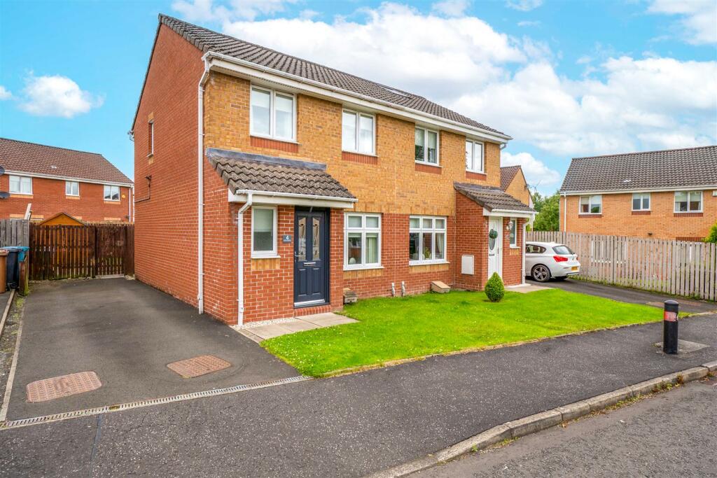 3 bedroom semidetached house for sale in Copsewood Crescent