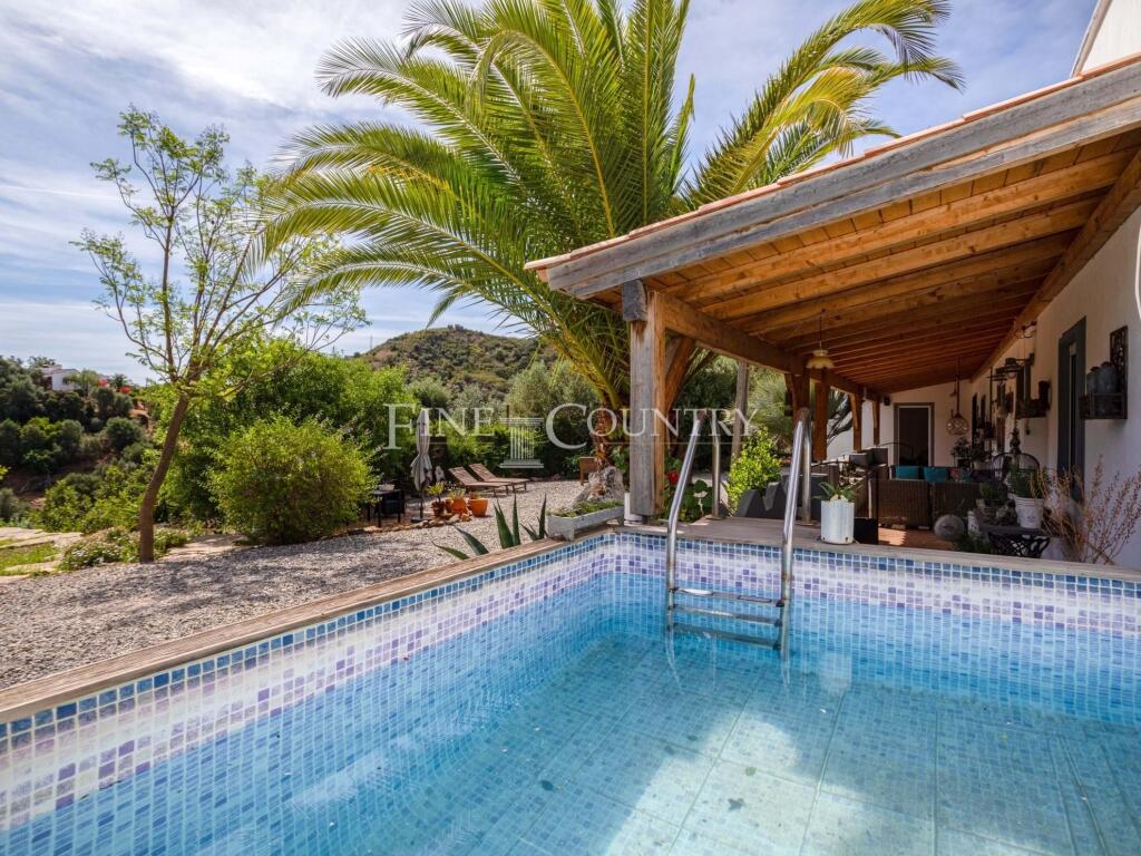 4 bed Villa for sale in Algarve...