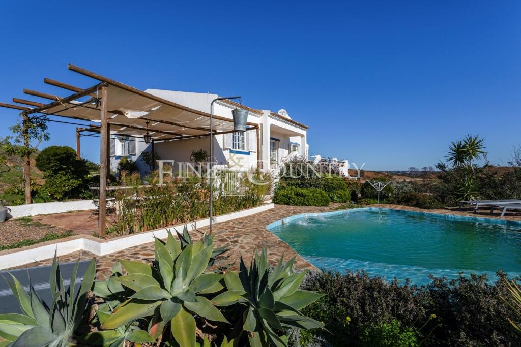 4 bed Detached home in Algarve...