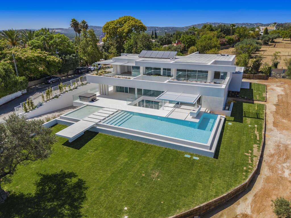 Main image of property: Algarve, Almancil