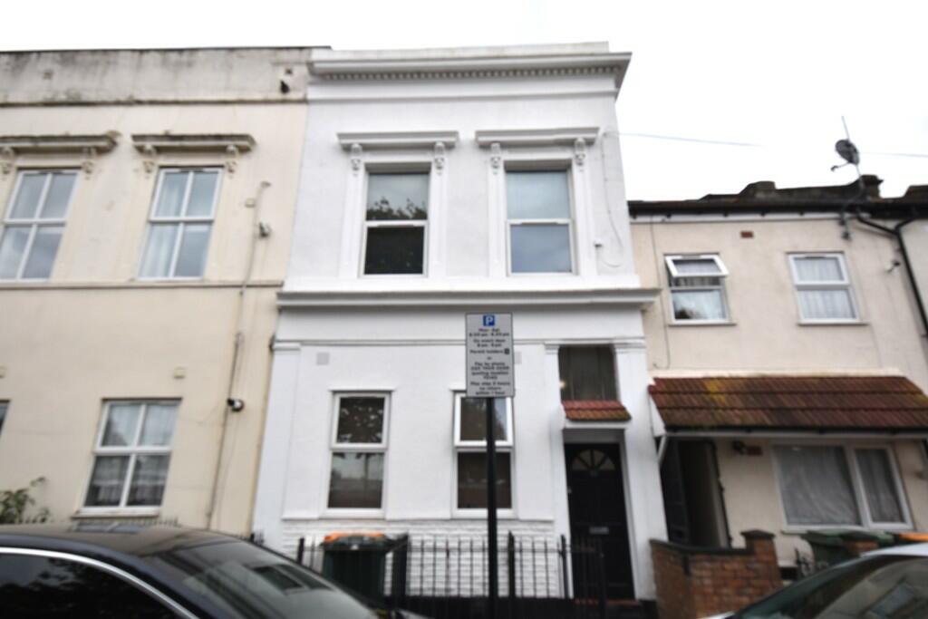 Studio flat for rent in Maryland Road, London, E15