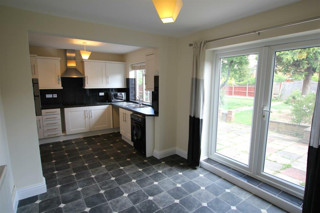 Additional property image - Raymonds Close, Welwyn Garden City, AL7 4TH
