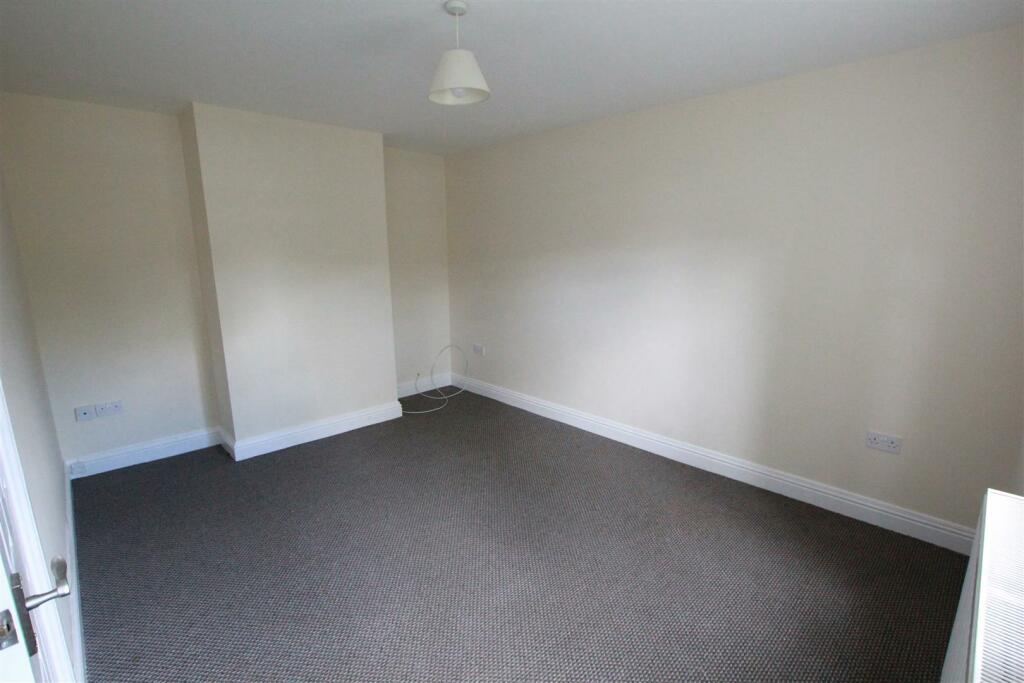 Additional property image - Raymonds Close, Welwyn Garden City, AL7 4TH