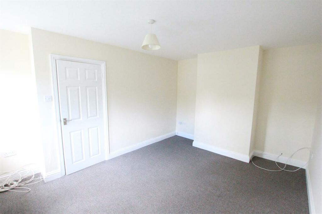 Additional property image - Raymonds Close, Welwyn Garden City, AL7 4TH