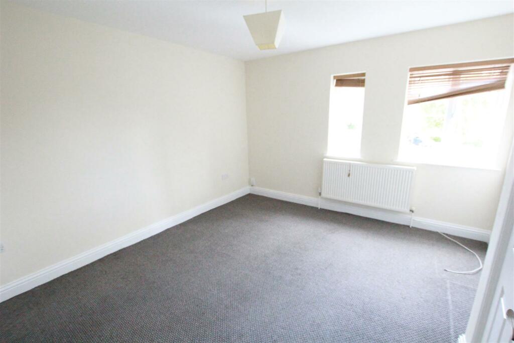 Additional property image - Raymonds Close, Welwyn Garden City, AL7 4TH