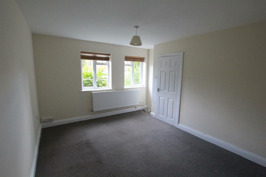 Additional property image - Raymonds Close, Welwyn Garden City, AL7 4TH