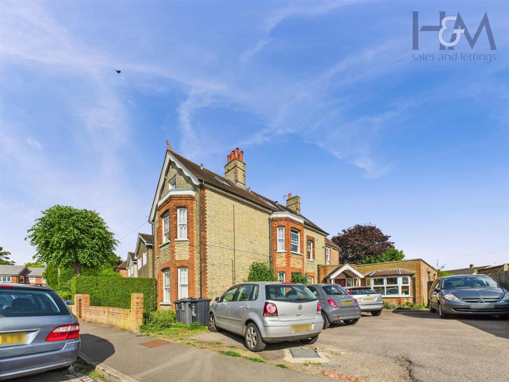 Main image of property: Essex Road, Stevenage, SG1 3EX