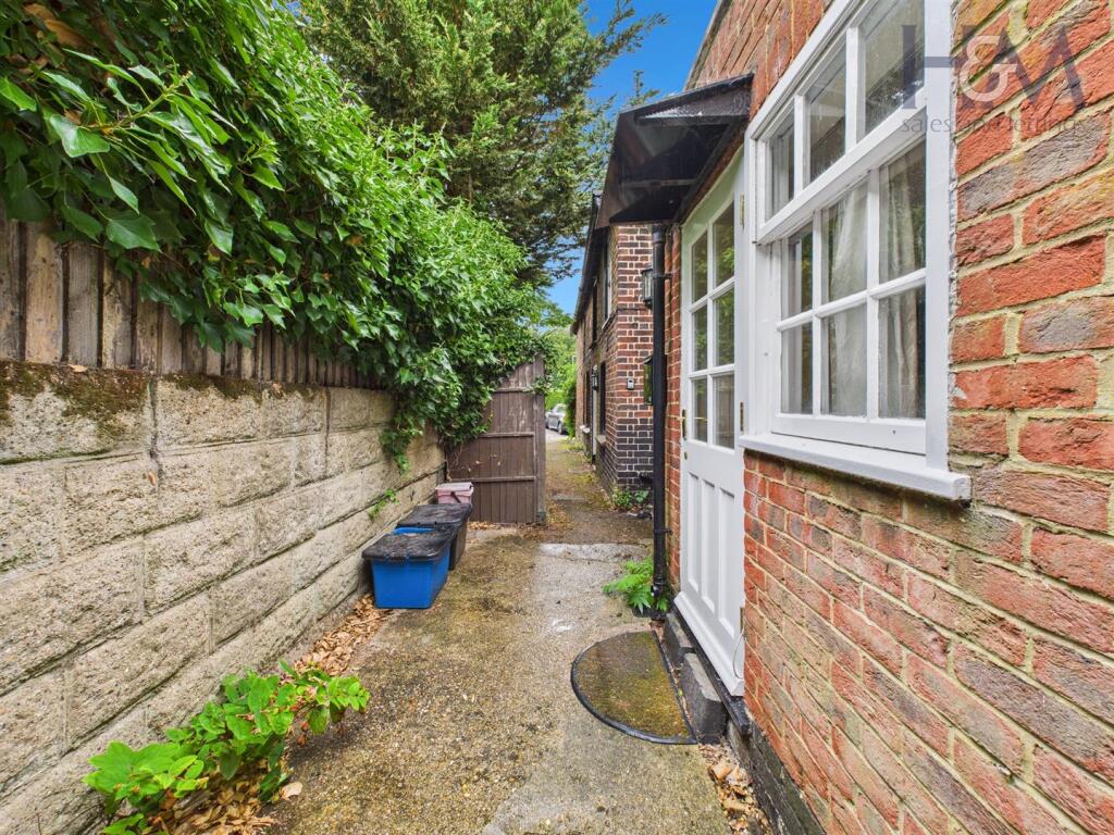 Main image of property: High Street, Stevenage, Hertfordshire, SG1 3EJ