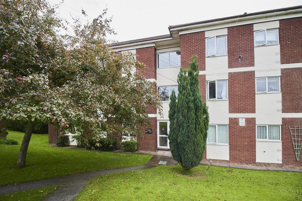Main image of property: Deveron Court, Hinckley, Leicestershire