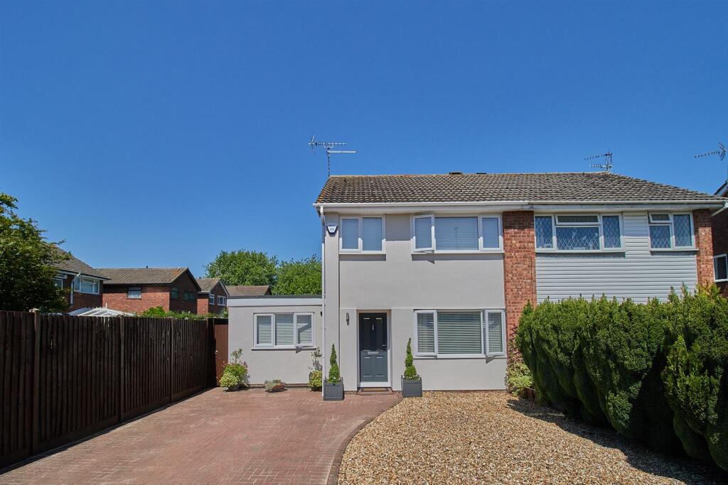 Main image of property: Tweedside Close, Hinckley, Leicestershire