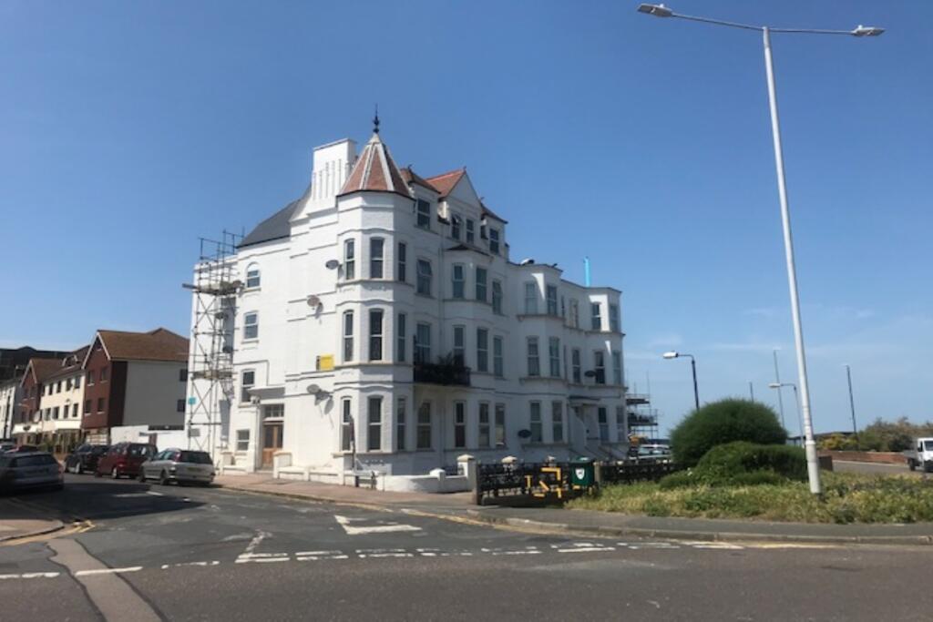 2 bedroom flat for rent in Cleveland Court Queens Parade, Cliftonville, Margate, Kent, CT9