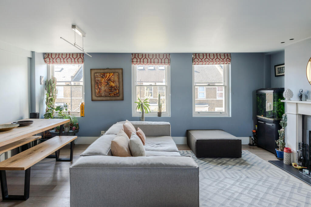 2 bedroom flat for sale in Clitheroe Road III, London SW9
