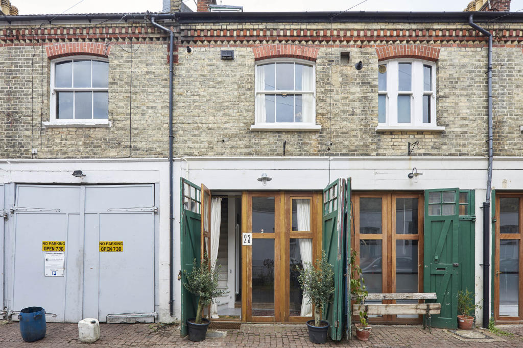 3 bedroom mews property for sale in Cambridge Grove, Hove, East Sussex, BN3