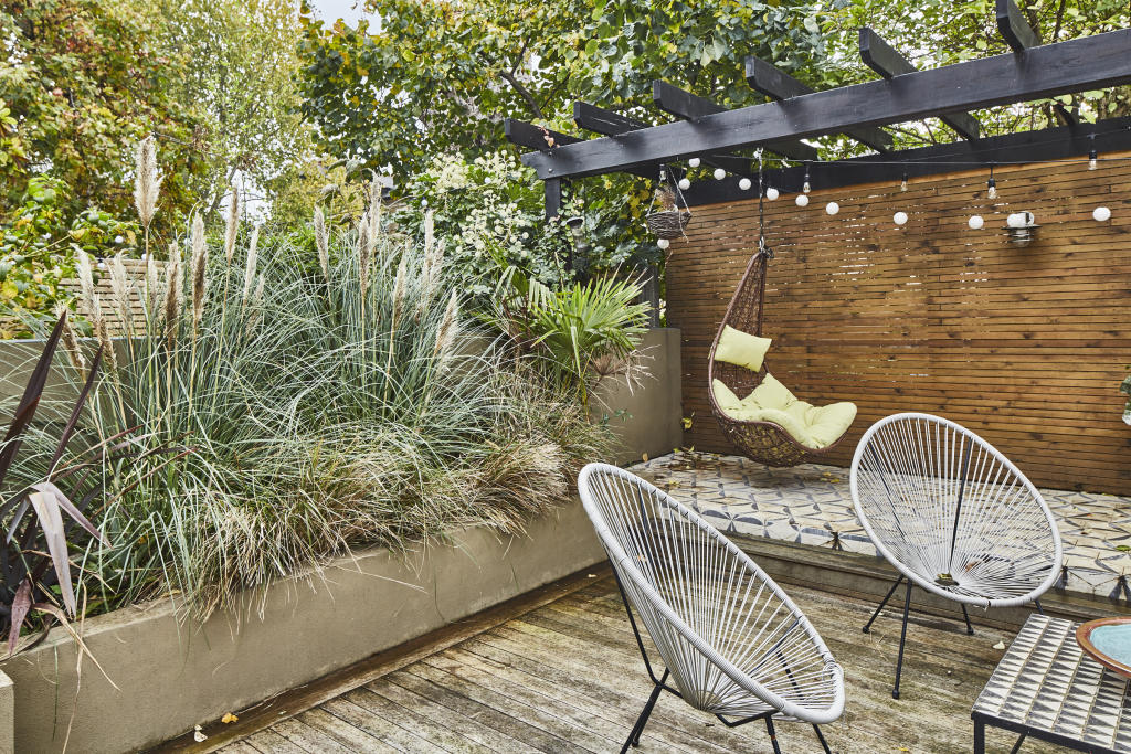 5 bedroom terraced house for sale in Walsingham Road, London E5