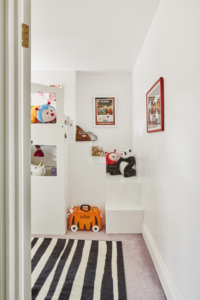 5 bedroom terraced house for sale in Walsingham Road, London E5