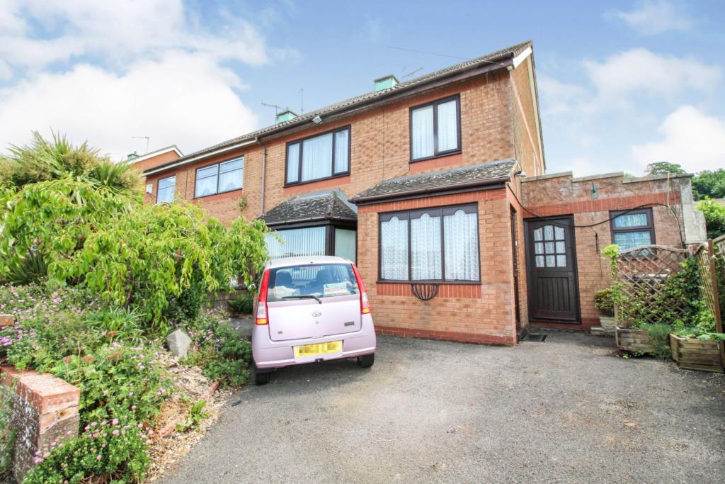 3 bedroom semidetached house for sale in Commonfield Road, Lawrence