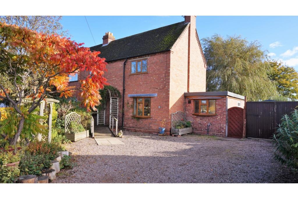 3 bedroom semidetached house for sale in Gaymore Road, Cookley