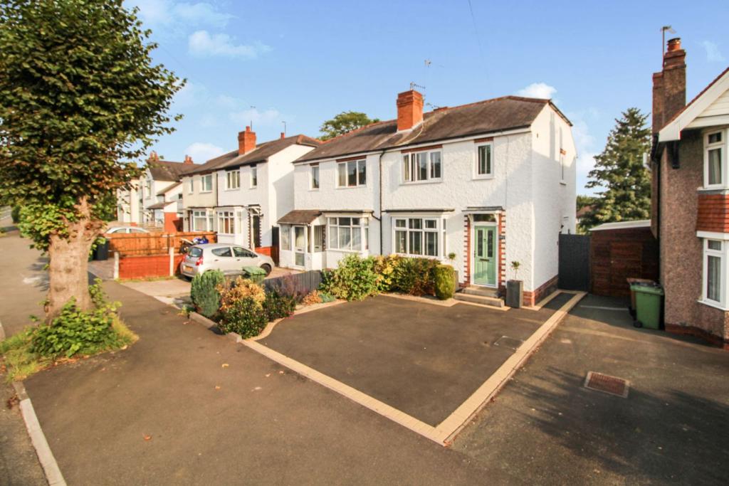 3 bedroom semidetached house for sale in Sutton Park Road