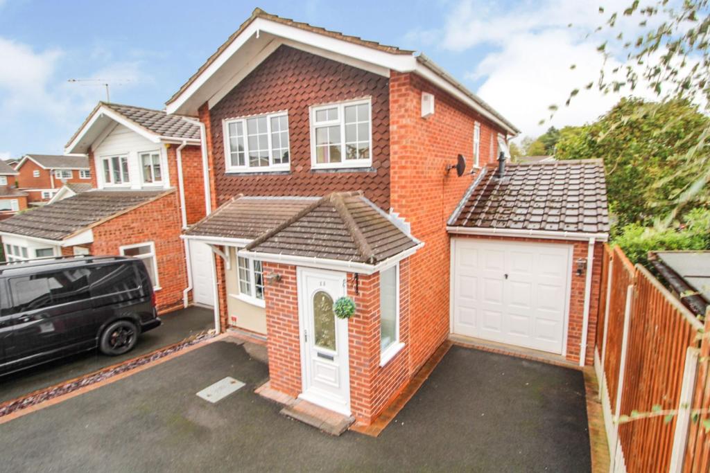 3 bedroom detached house for sale in Albany Close Offmore Farm