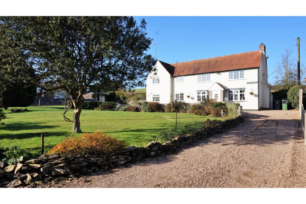 3 bedroom cottage for sale in Wolverhampton Road, Cookley