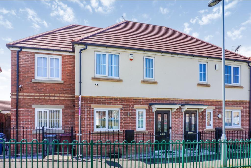 4 bedroom semidetached house for sale in Highfield Road, Liverpool, L36