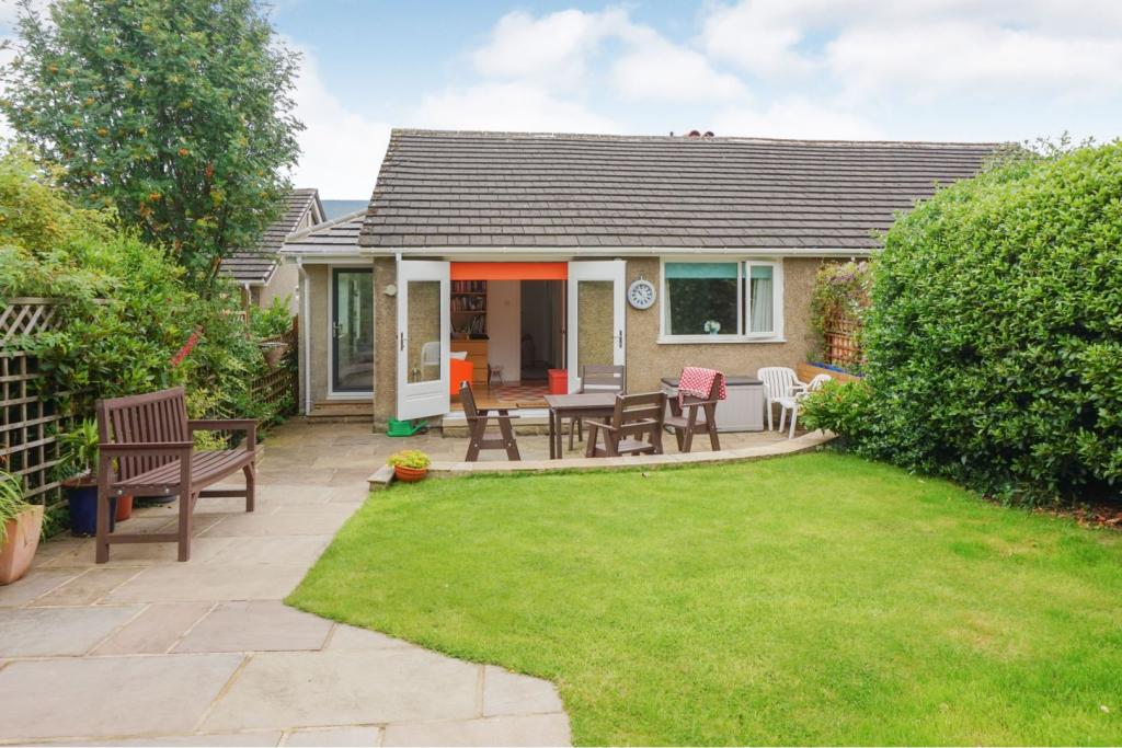 2 bedroom semidetached bungalow for sale in Wharfe Park, Ilkley, LS29
