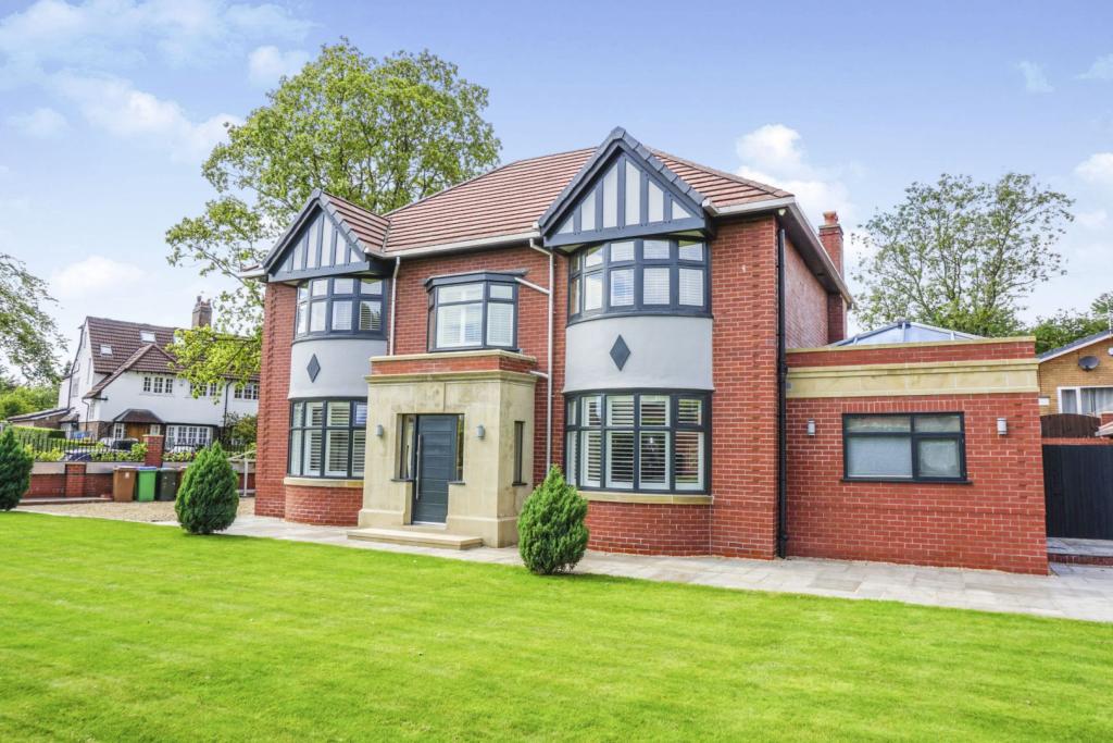 5 bedroom detached house for sale in Manchester New Road, Alkrington