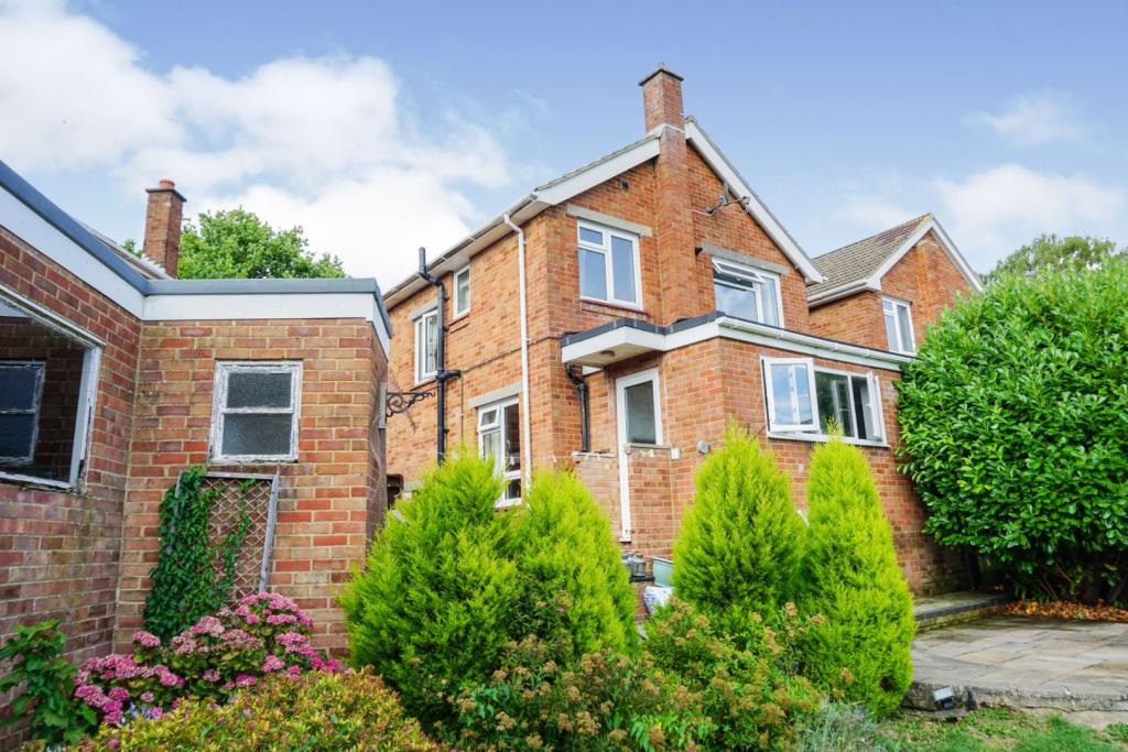 3 bedroom detached house for sale in Bassett Green Village, Bassett