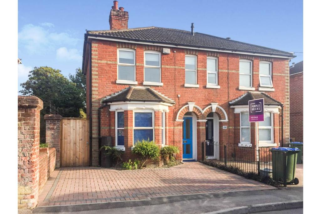 3 bedroom semidetached house for sale in Butts Road, Sholing