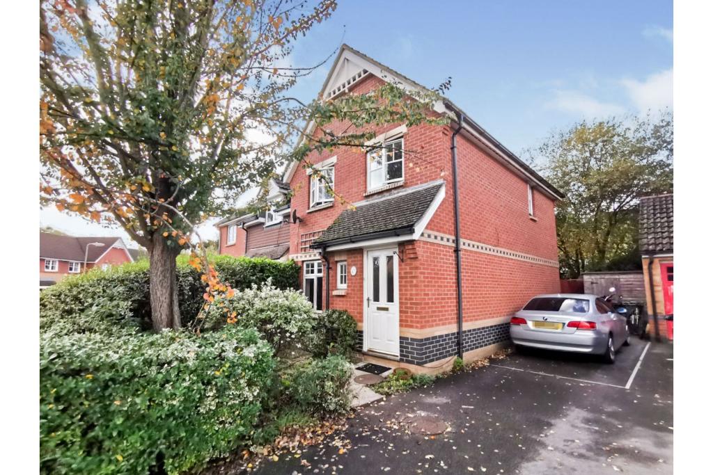3 bedroom semidetached house for sale in Quob Farm Close, West End