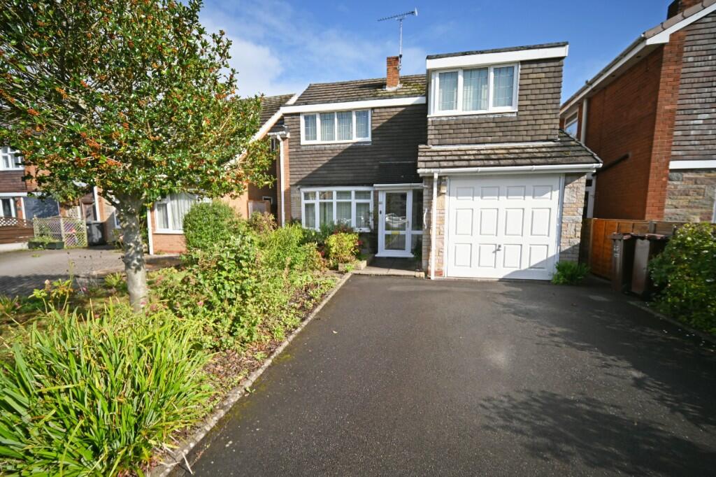 4 bedroom detached house for sale in Bellencroft Gardens, Merryhill