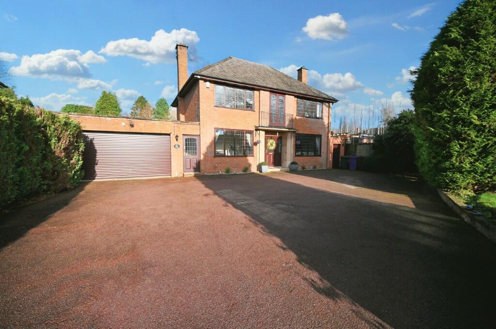 3 bedroom detached house for sale in Perton Road, Wightwick